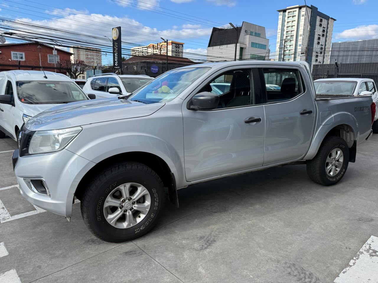 Nissan Np300 — foto 2 de 16