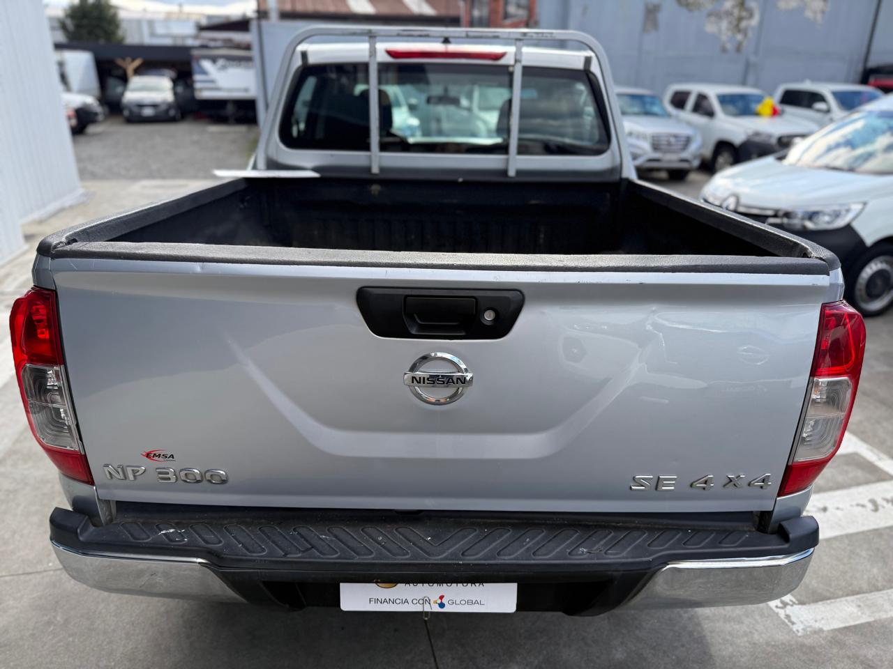 Nissan Np300 — foto 4 de 16