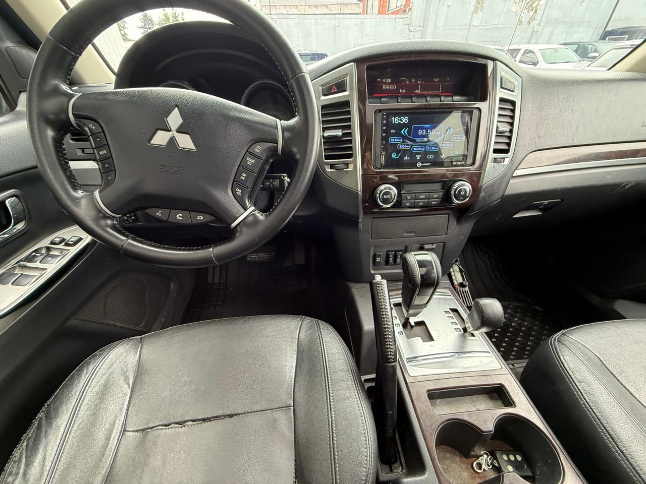 Mitsubishi Montero 4X4 3.2 Aut — foto 8 de 18