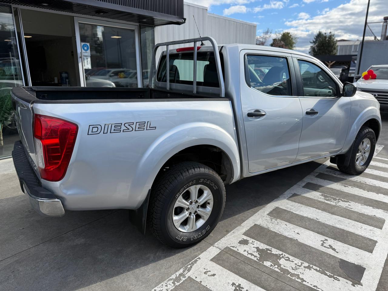 Nissan Np300 — foto 5 de 16