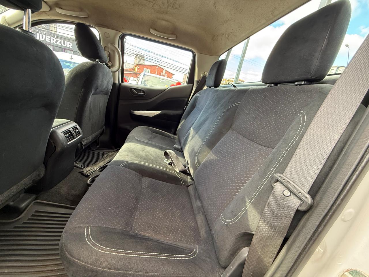 Nissan Np300 — foto 8 de 16