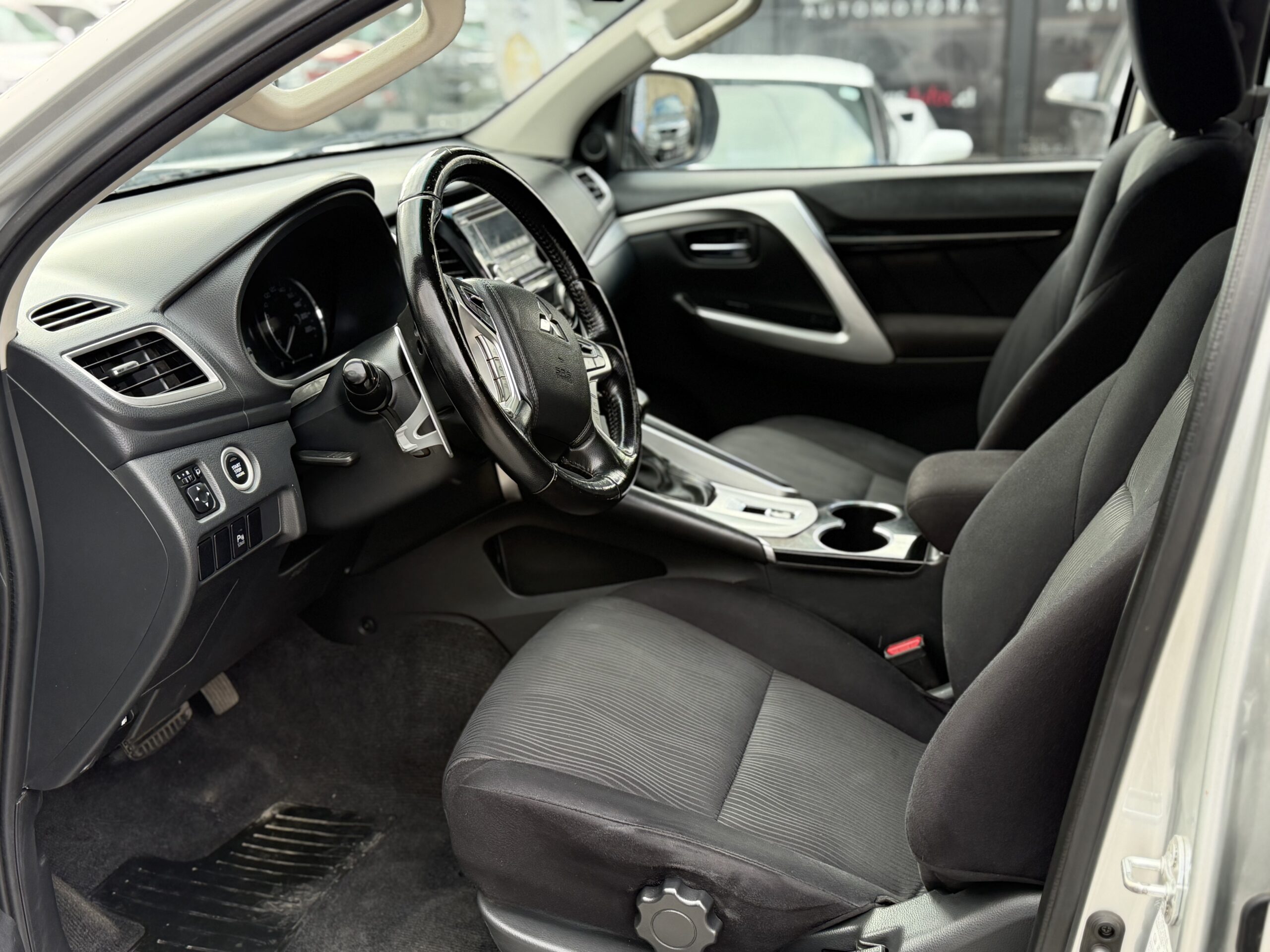 Mitsubishi Montero Sport 2.4L 4X2 Aut — foto 7 de 16