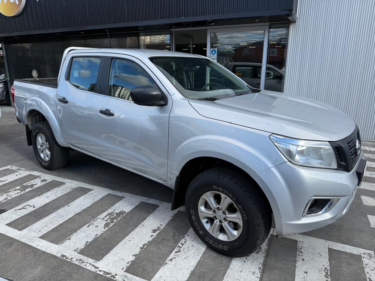 Nissan Np300