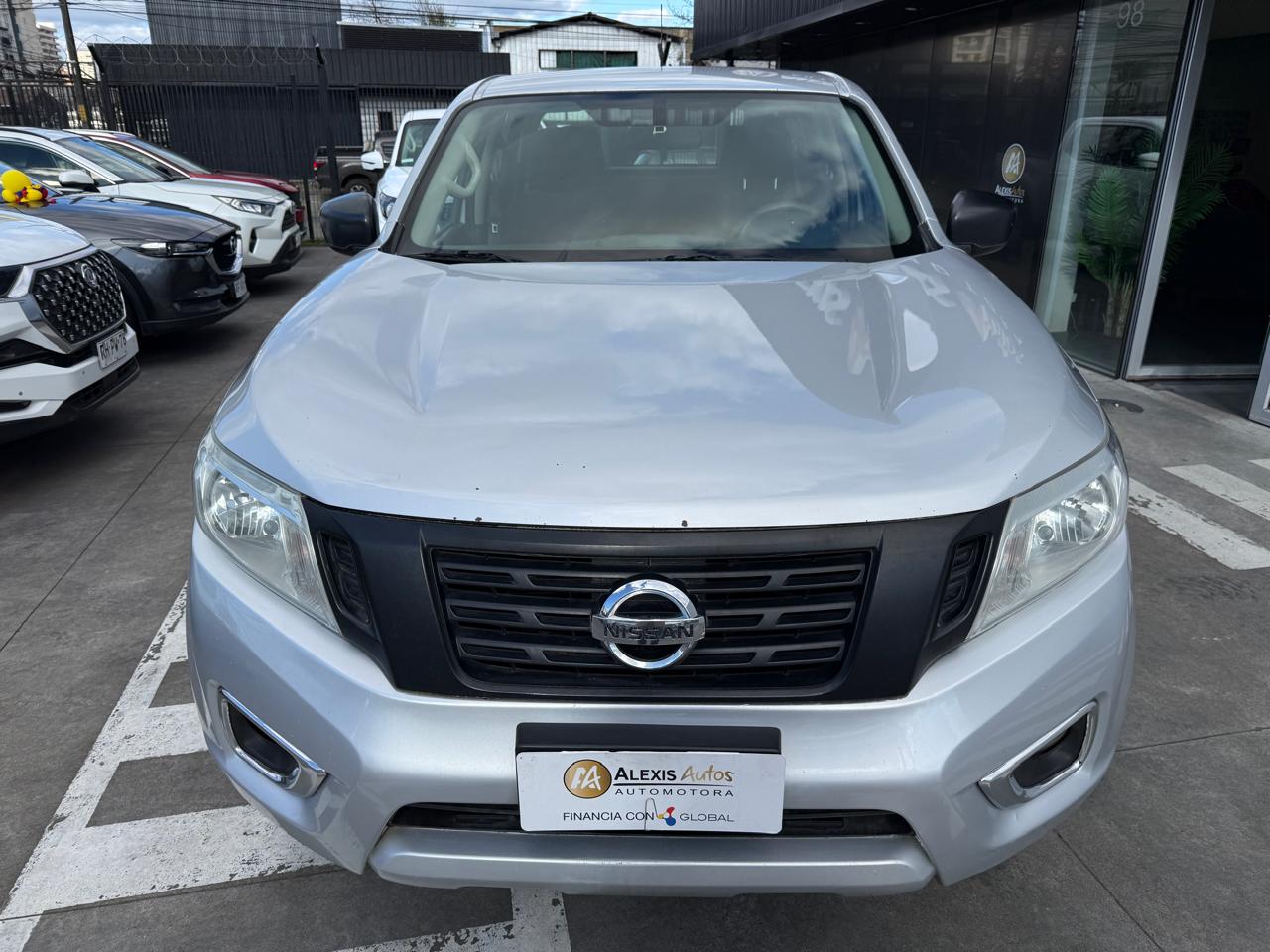 Nissan Np300 — foto 3 de 16